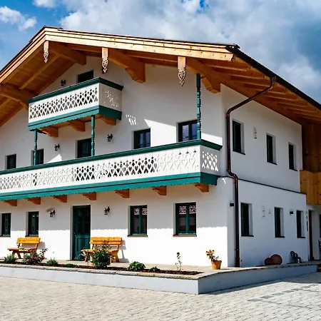 Heillinger Guetl Inkl. Chiemgaukarte Апартаменты Рупольдинг